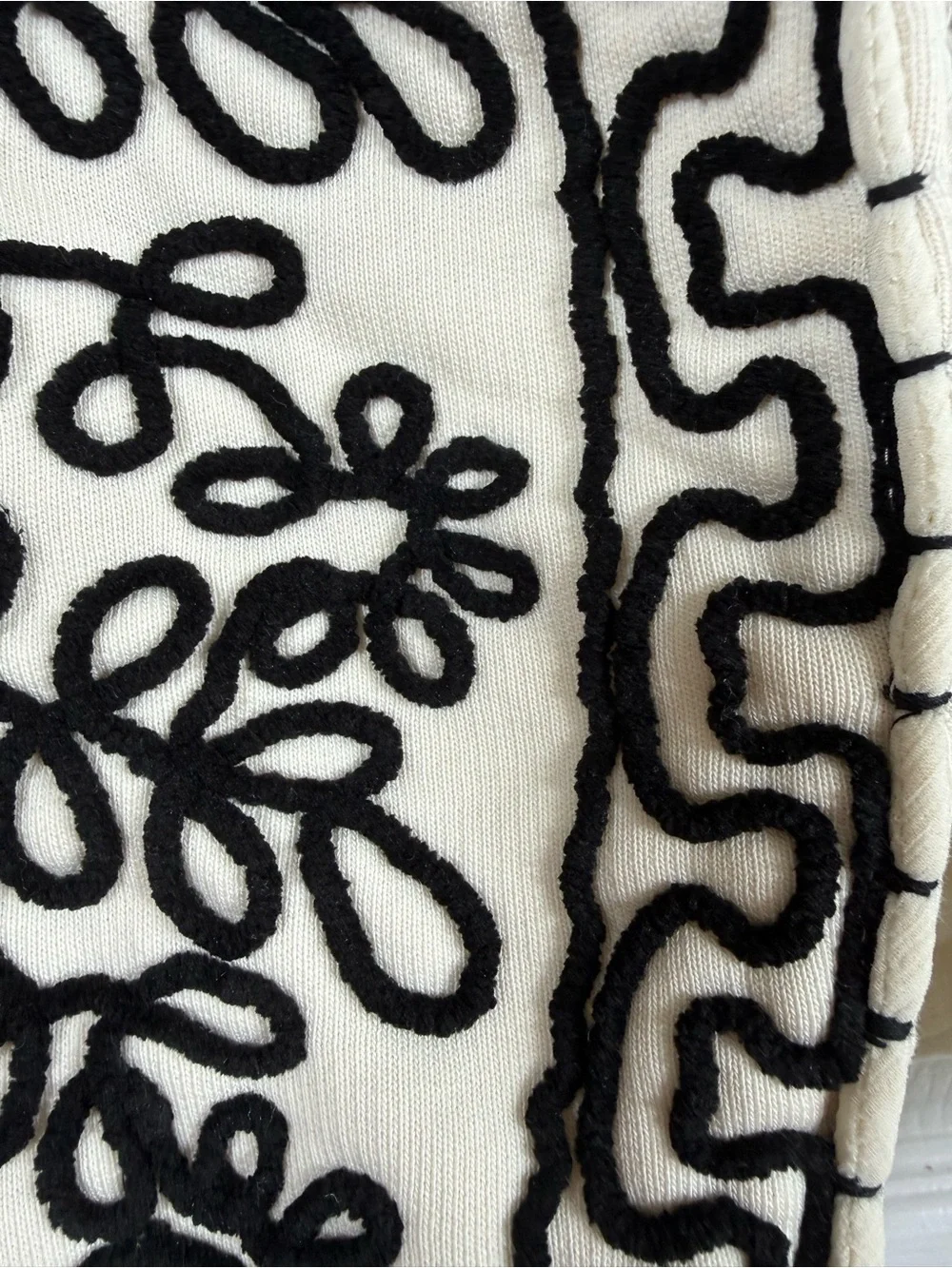 ZARA Cream Vest with Black Embroidered Motifs (030) - Picture 3 of 7